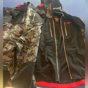 Pelagic fishing rain suit size large